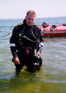 Peter i SeaPro X-480 trdragt